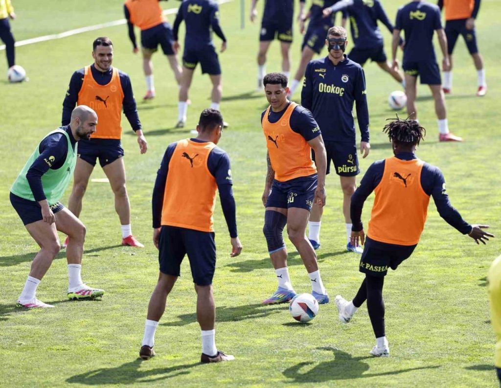 fenerbahce galatasaray maci hazirliklarini surdurdu 976981cc4400 |