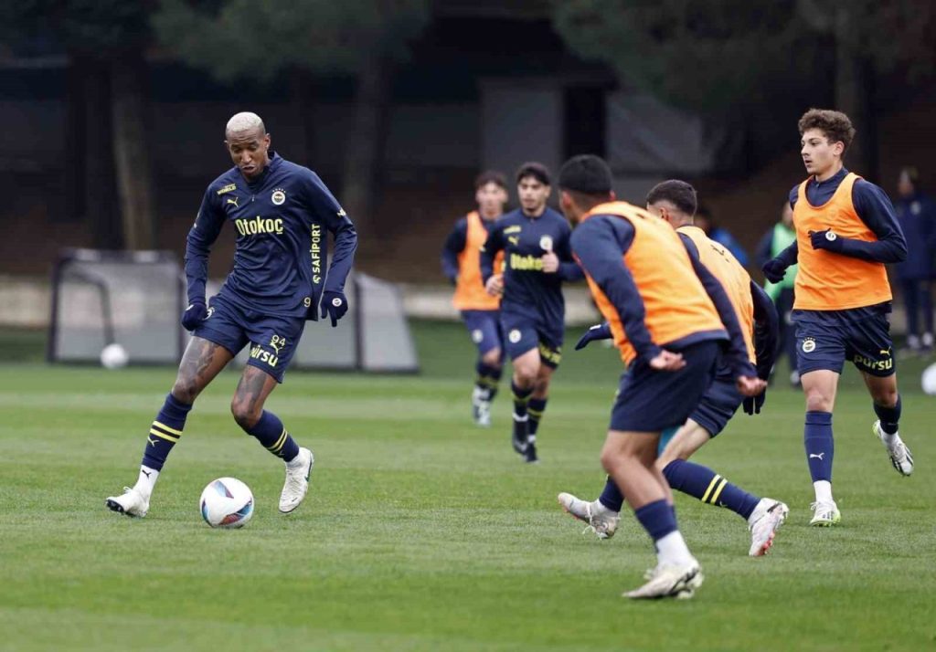 fenerbahce milli oyuncularindan yoksun calisti 943d524730a5 |