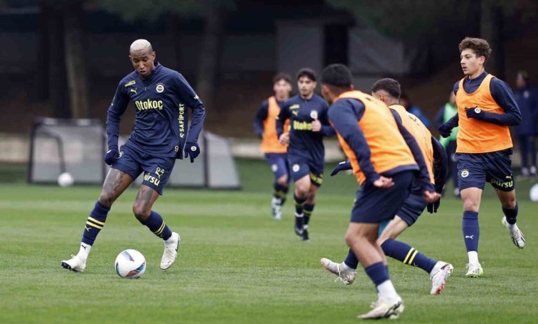 Fenerbahçe, milli oyuncularından yoksun çalıştı 1 fenerbahce milli oyuncularindan yoksun calisti 943d524730a5 |