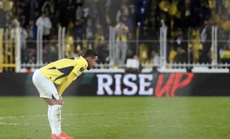 Fenerbahçe’nin 18 maçlık yenilmezlik serisi sona erdi 1 fenerbahcenin 18 maclik yenilmezlik serisi sona erdi 726db5ad486f |