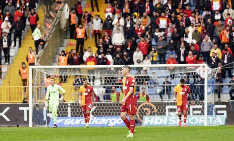 Galatasaray ligde 5. kez berabere kaldı 1 galatasaray ligde 5 kez berabere kaldi b0b62f185124 |
