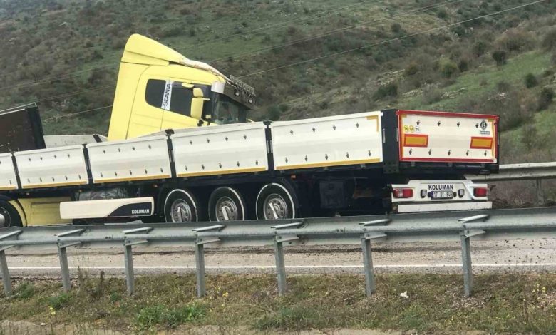 gonen bandirma yolunda tek tarafli kaza trafigi olumsuz etkiledi 55ad15446374 |