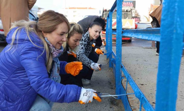 Güzelbahçe’de ’Fırçanı, boyanı al gel’ kampanyası 1 guzelbahcede fircani boyani al gel kampanyasi a7c0b65aaec4 |