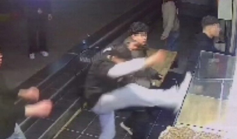 hem kavga ettiler hem hirsizlik yaptilar 7054a2dbdf8d |