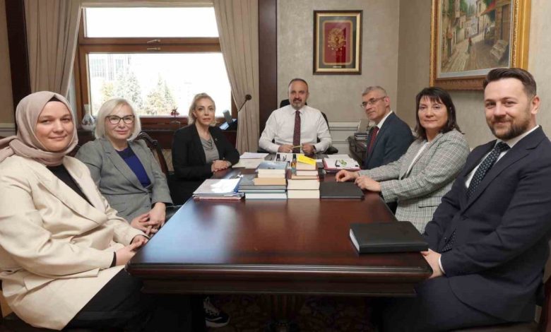 İçişleri Bakan Yardımcısı Turan’a Muhabirler Derneği’nden ziyaret 1 icisleri bakan yardimcisi turana muhabirler derneginden ziyaret ff9606d3064d |