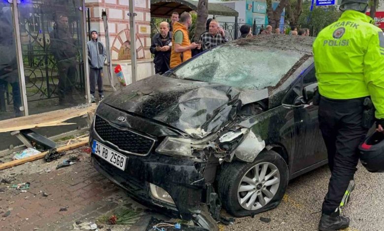 iftar saati otomobil otobus duragina daldi 2si agir 6 yarali dcce28eff1e4 |