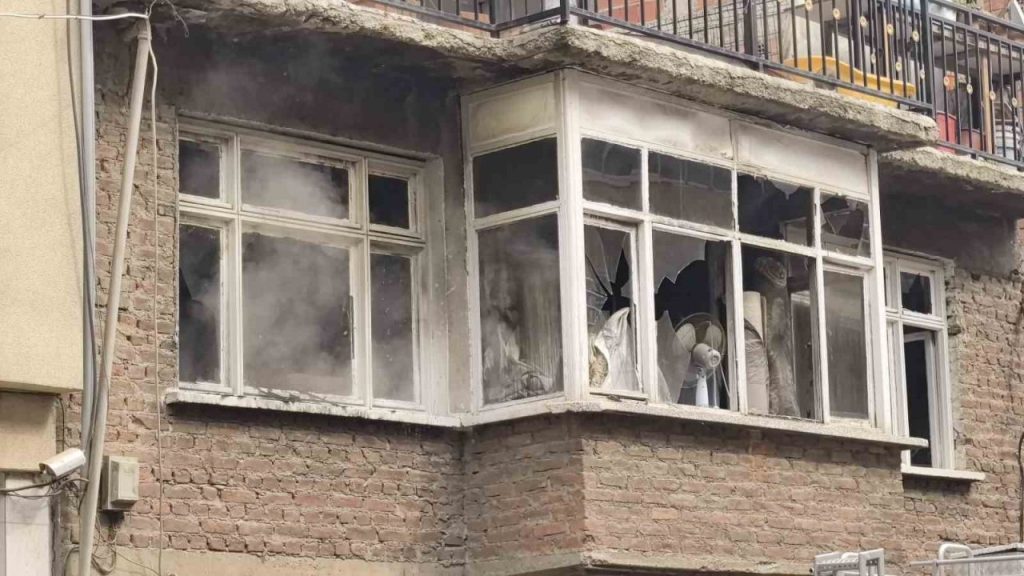 inegolde 2 katli ev alevlere teslim oldu 6d857ef2ff24 |