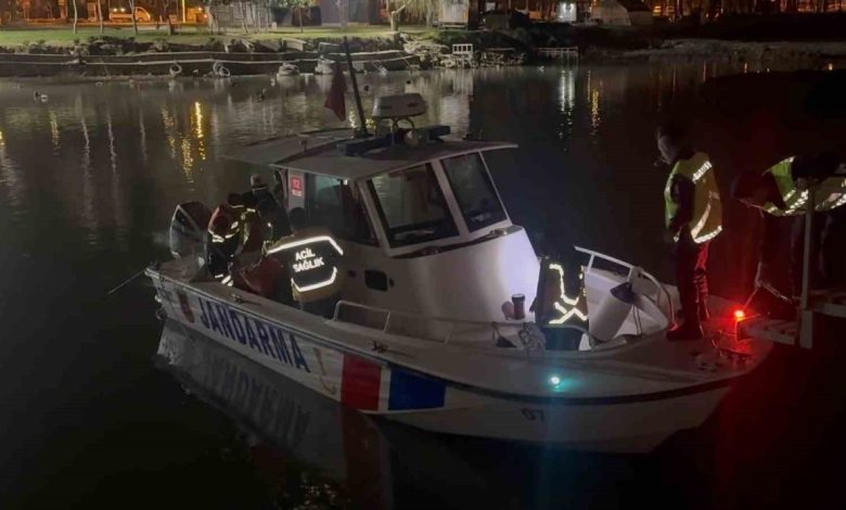İntihar girişiminde bulunan genç kadını jandarma engelledi 1 intihar girisiminde bulunan genc kadini jandarma engelledi d8a73a826ec1 |
