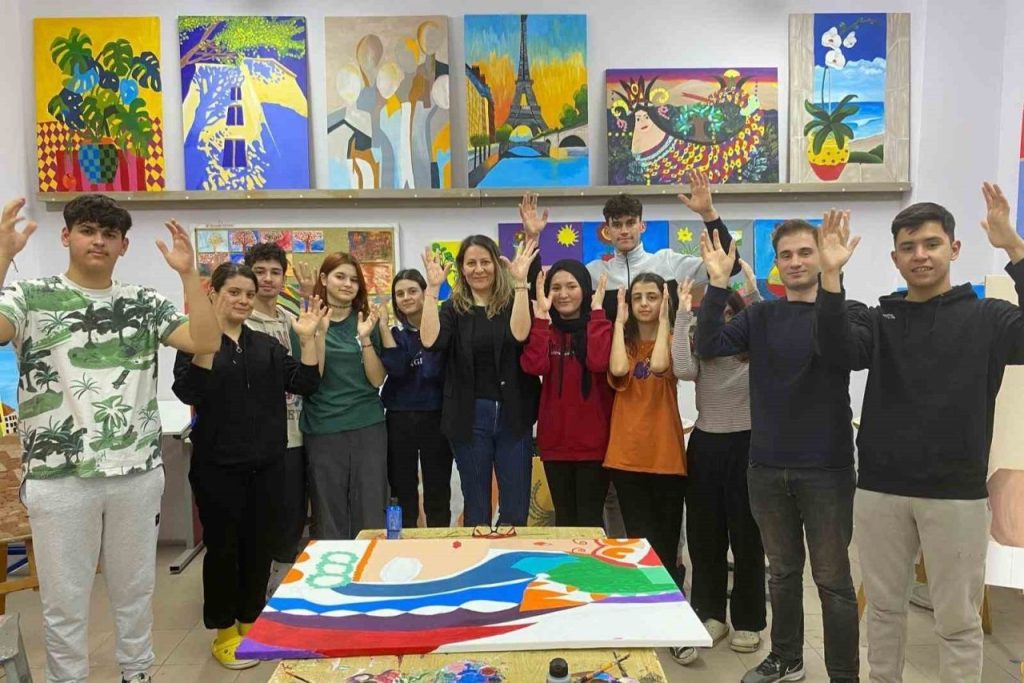 isitme engelli ogrencilerin sessiz dunyasi sanatla renkleniyor 98381e8da05c |