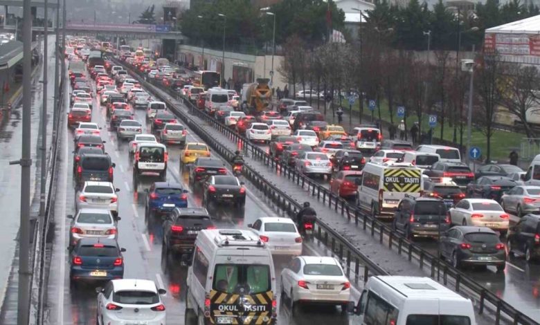 istanbulda trafik yogunlugu yuzde 80e ulasti 3ca08e1a0617 |