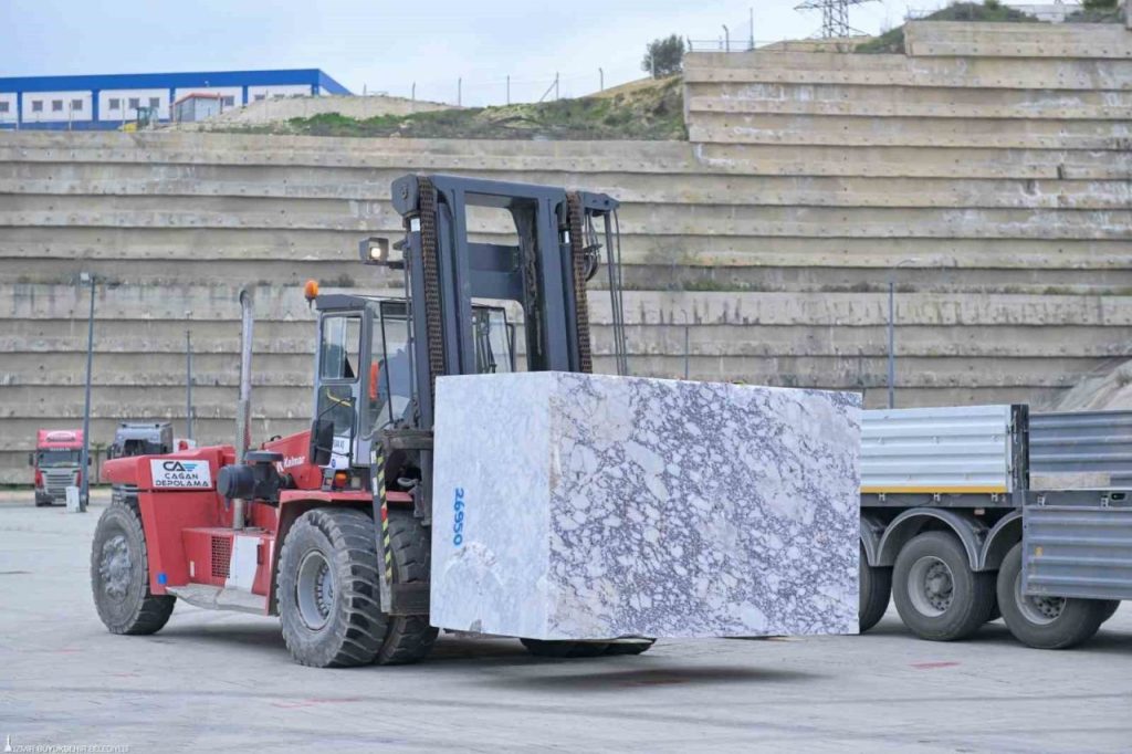 izmir mermer fuarinda iki eyfel kulesi agirliginda dogal tas sergilenecek b3aab36cbf19 |