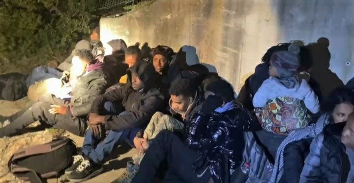 izmirde 25 kacak gocmen yakalandi f8151ee1e405 |