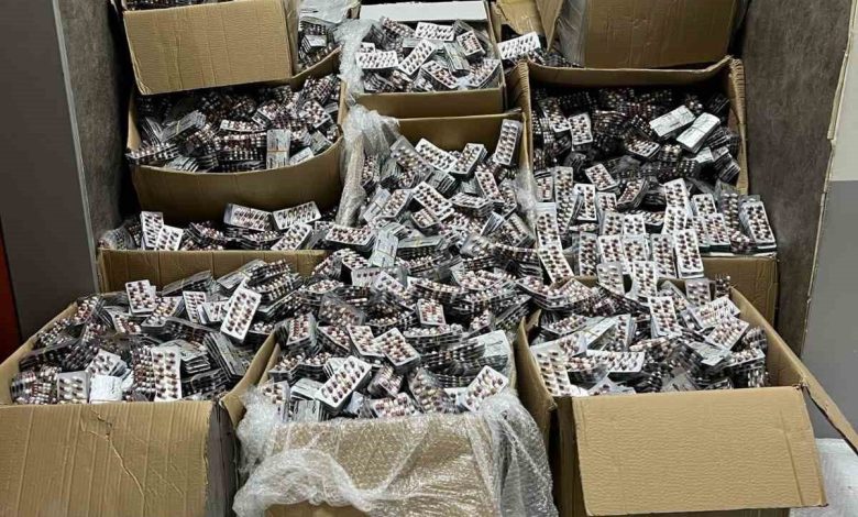 İzmir’de 275 bin uyuşturtucu hap ele geçilirdi 1 izmirde 275 bin uyusturtucu hap ele gecilirdi e65390d54585 |