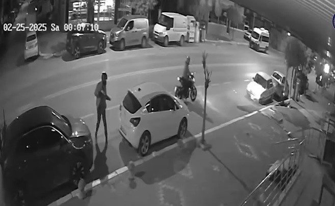 izmirde is yerine tufekle saldiri kamerada 2 tutuklama d15f74732990 |