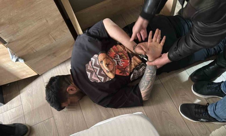 İzmir’de taksiciyi gasbeden saldırgan hakkında jet iddianame 1 izmirde taksiciyi gasbeden saldirgan hakkinda jet iddianame bd53e763b837 |