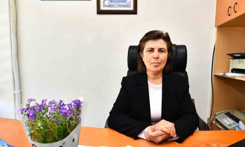 izmirin kadin muhtarlarina mor cicekli surpriz 5486d1a236a7 |