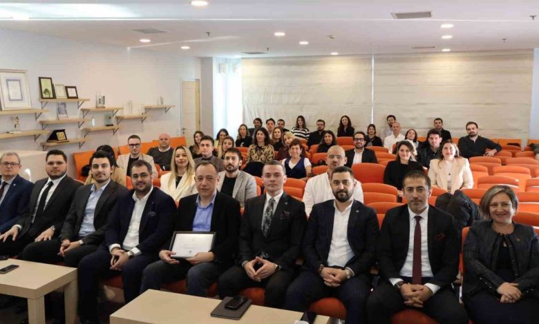 İzmir’in kent kimliği EGİAD’da masaya yatırıldı 1 izmirin kent kimligi egiadda masaya yatirildi ec84848e3736 |