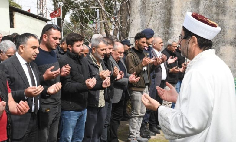 İzmir’in sevilen muhtarı hayatını kaybetti 1 izmirin sevilen muhtari hayatini kaybetti f8e46a139fea |