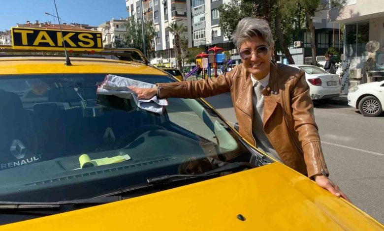 İzmir’in ’Şoför Nebahat’i, taksicilerin nazar boncuğu 1 izmirin sofor nebahati taksicilerin nazar boncugu b94e2ebce344 |