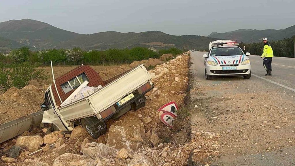 kamyonet sarampole uctu 1 yarali 156d5ae2bce2 |