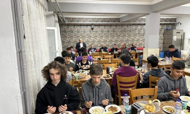 kaymakam ilyas memis burhaniye kuvyi milliye fen lisesi pansiyonunda iftar programina katildi 44c151a19d06 |