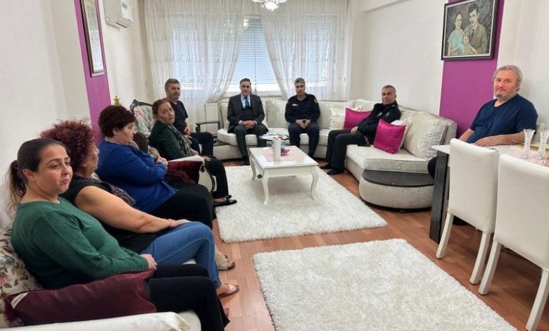 kaymakam ilyas memis sehit ailelerini ziyaret etti 4f0b6e85f6bd |