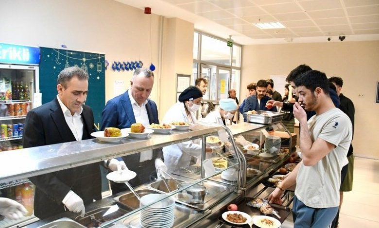 kaymakam memis ogrencilerle iftarda bir araya eldi cca1a7be3147 |