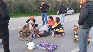 kaza yapan motosiklet surucusune ilk mudahaleyi yoldan gecen doktor yapti cdc8df8c473b |