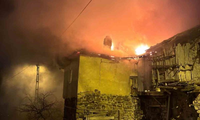 Kızılcahamam’da iki katlı binada yangın çıktı 1 kizilcahamamda iki katli binada yangin cikti 372a5d366337 |