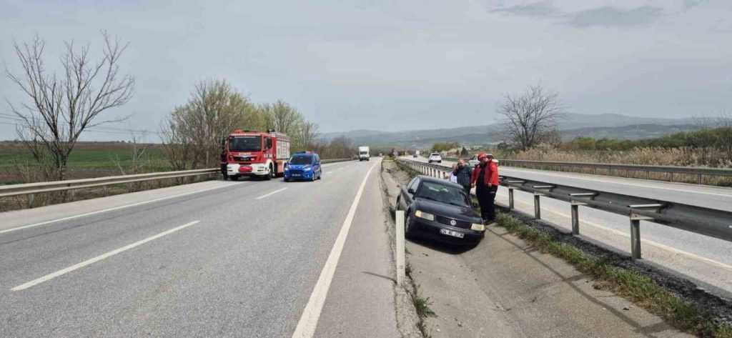 kontrolden cikan otomobil refuje uctu 2 yarali eccea6722da7 |