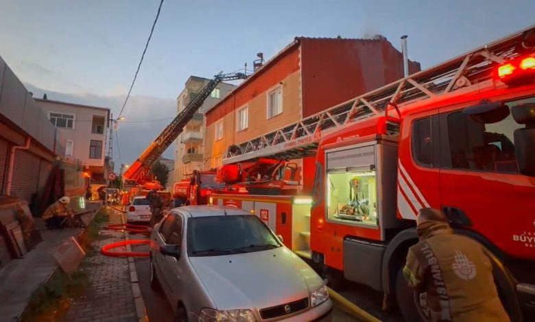 Küçükçekmece’de iftar vaktinde korkutan çatı yangını 1 kucukcekmecede iftar vaktinde korkutan cati yangini 66edf0a553d7 |