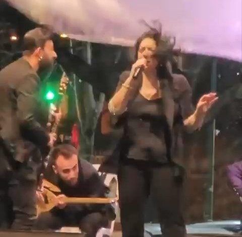 Lodos fırtınası sahnede böyle kabus yaşattı 1 lodos firtinasi sahnede boyle kabus yasatti 39c5b5781289 |