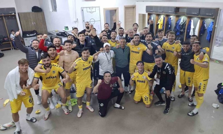 Menemen FK, taraftarının önünde dört dörtlük 1 menemen fk taraftarinin onunde dort dortluk 4c527d435d89 |
