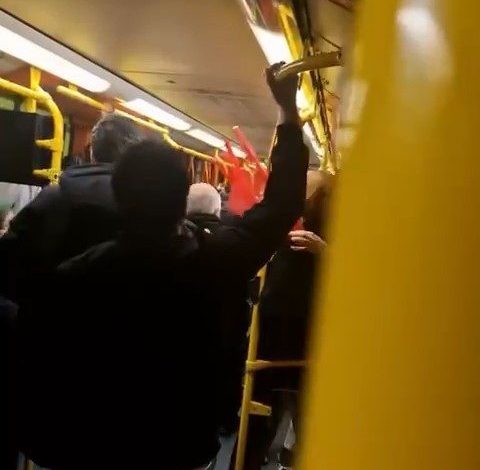Metro vagonundaki tartışma kamerada 1 metro vagonundaki tartisma kamerada fa9bca4a3db8 |