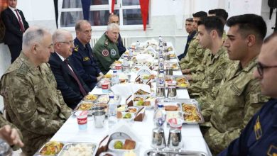 milli savunma bakani guler canakkalede amfibi kolordu komutanliginda gorevli askerlerle iftar yapti 01291d920a6b |