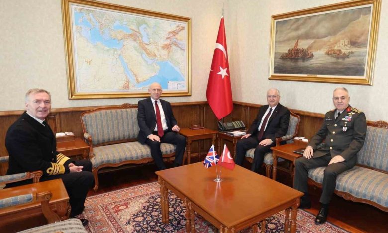 milli savunma bakani guler ingiltere savunma bakani healey ile bir araya geldi 344f9a73e0a8 |