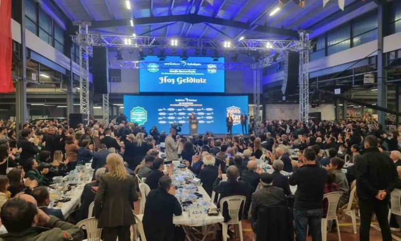 Özgür Özel Beylikdüzü’nde iftar programına katıldı 1 ozgur ozel beylikduzunde iftar programina katildi 49eaaeff4ddd |