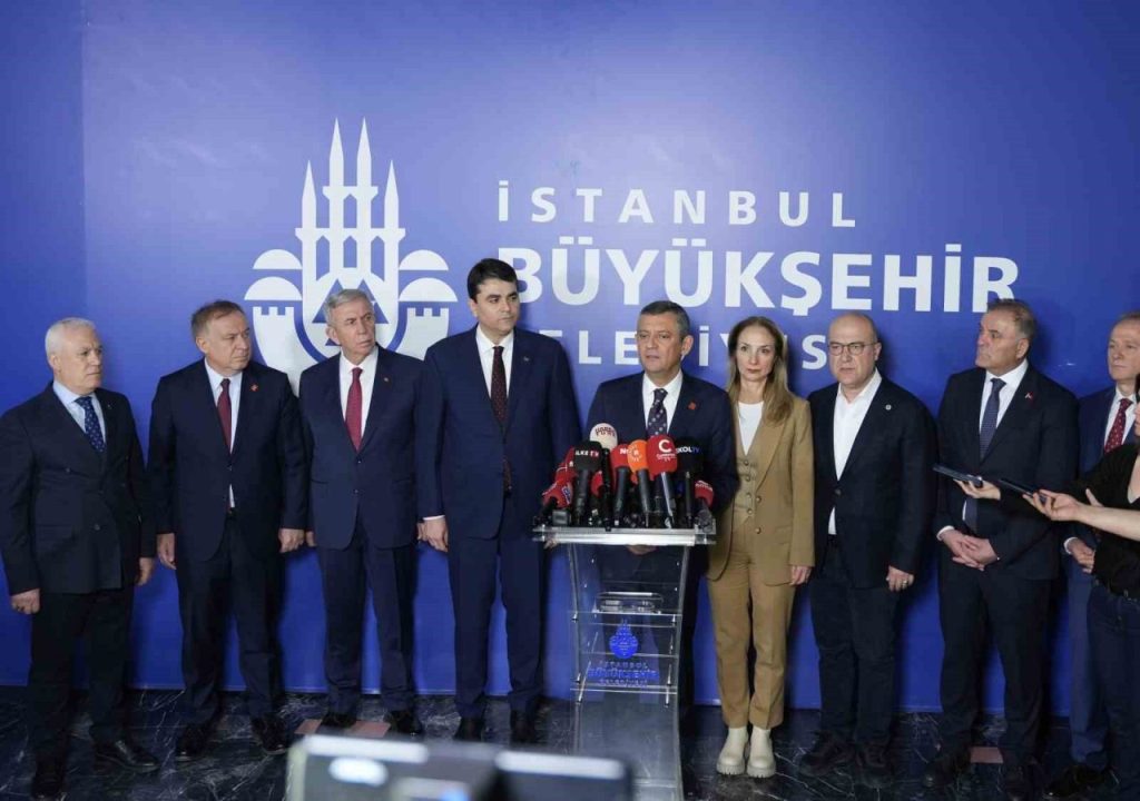 ozgur ozel tum istanbullulari aksam sarachaneye bekliyoruz 9b0606486d51 |