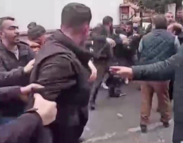 Pendik’te ara gaz kavgası: Motokurye ile cemaat birbirine girdi 1 pendikte ara gaz kavgasi motokurye ile cemaat birbirine girdi 3ae9e053d908 |