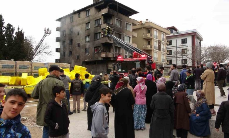 pendikte insaat depolama alaninda yangin alevler 4 katli binaya sicradi e6f5576b5035 |