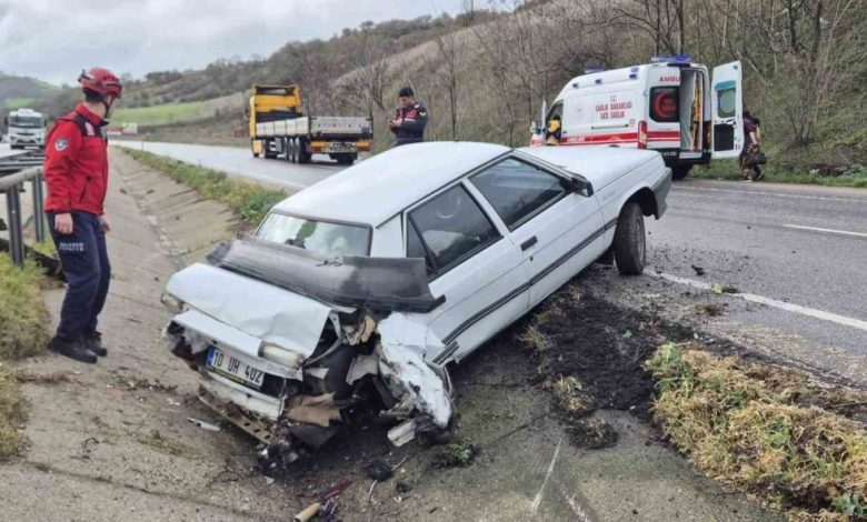 refuje giren otomobildeki 2 kisi yaralandi e1a9fa984076 |
