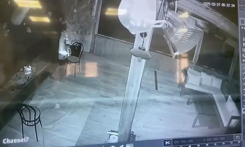 Sahurda yapılan mangalın ateşi oteli yakmış 1 sahurda yapilan mangalin atesi oteli yakmis b58167492666 |