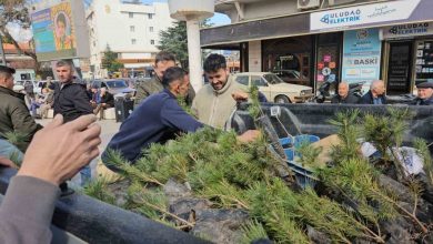 sindirgida ormancilik haftasi icin fidan dagitildi 184d01c95ba4 |