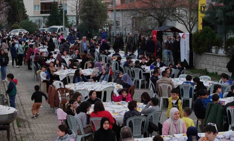 sindirgida yaklasik bin cocuk iftar yapti a2ec40ca61e4 |