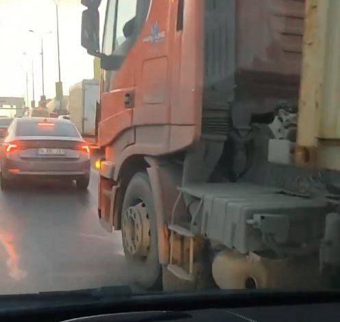 tir soforu tartistigi adamin uzerine surdu el hareketi cekti o anlar kamerada 2f1de2eb9a77 |
