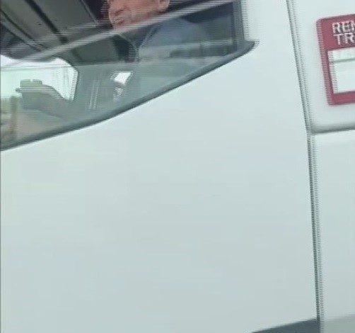 tir surucusu tartistigi ticari aracin surucusune camdan kulluk firlatti 7fcecbea1e23 |