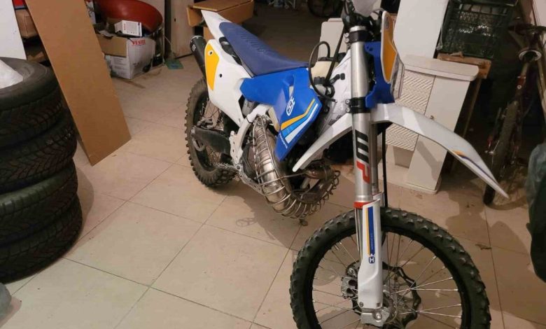 Trafiği tehlikeye atan motosikletli yakalandı 1 trafigi tehlikeye atan motosikletli yakalandi b8627d0201cc |