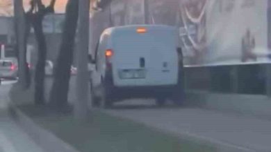 trafikten kacmak icin kaldirimi kullandi 512fe870a327 |