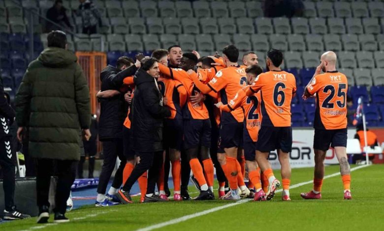 Trendyol Süper Lig: Başakşehir: 1 - Sivasspor: 0 (İlk yarı) 1 trendyol super lig basaksehir 1 sivasspor 0 ilk yari 9b77b410e0d1 |