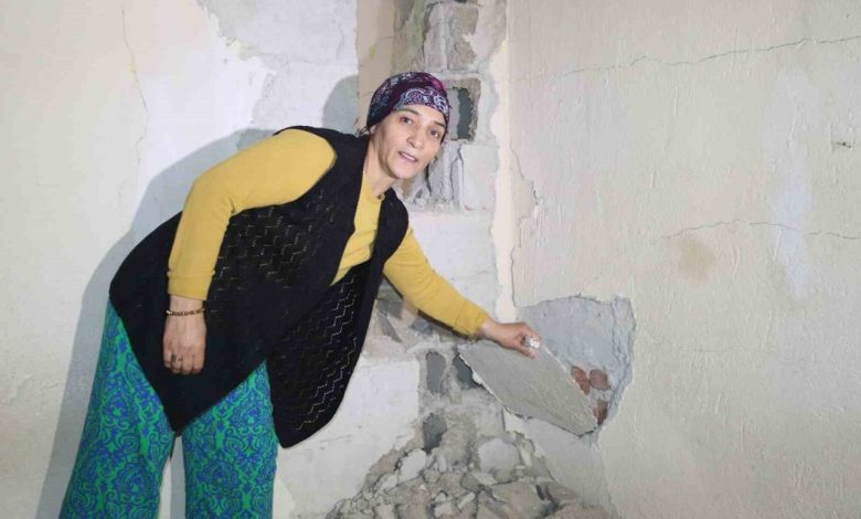 Tünel inşaatı devam eden mahallede, evlerde oluşan derin çatlaklar vatandaşı tedirgin ediyor 1 tunel insaati devam eden mahallede evlerde olusan derin catlaklar vatandasi tedirgin ediyor 5f2b5fad060e |